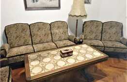 Apartament de 3 camere în clădire istorică, 88 mp, zona Sinaia!