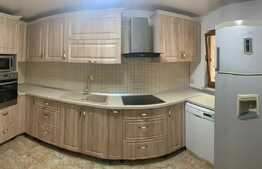 Casă unifamilială sau pentru 2 familii, 170 mp utili, teren 400 mp, în zona Lipovei