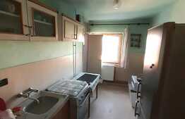 Apartament spatios de 3 camere, decomandat, 74 mp, etaj intermediar, zona Sagului