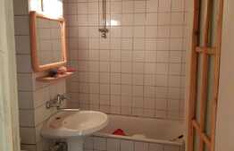 Apartament spatios de 3 camere, decomandat, 74 mp, etaj intermediar, zona Sagului