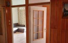 Apartament spatios de 3 camere, decomandat, 74 mp, etaj intermediar, zona Sagului