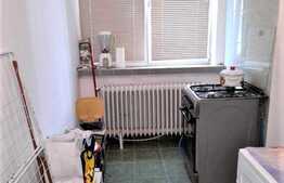 Aprtament cu 1 cameră, 26mp, intermediar, zona Calea Lipovei!