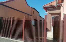 Casa de 3 camere, utili 110 mp, teren 600 mp în Fratelia