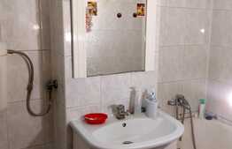 Apartament 3 camere, decomandat, etaj intermediar, zona Sagului