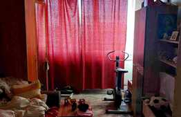 Apartament 3 camere, decomandat, etaj intermediar, zona Sagului