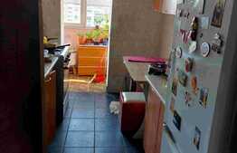 Apartament 3 camere, decomandat, etaj intermediar, zona Sagului