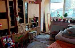 Apartament 3 camere, decomandat, etaj intermediar, zona Sagului