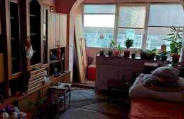 Apartament 3 camere, decomandat, etaj intermediar, zona Sagului