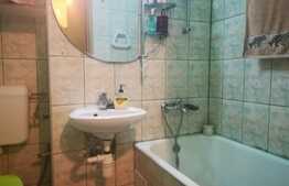 Apartament 3 camere, semidecomandat, etaj intermediar, zona Dacia