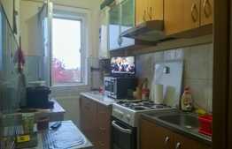 Apartament 2 camere, decomandat, etaj intermediar, zona Blascovici