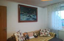 Apartament 2 camere, decomandat, etaj intermediar, zona Blascovici