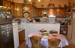 Apartament 4 camere, decomandat, 200 mp utili, etaj intermediar, ultracentral