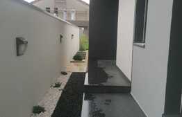 1/2 Duplex de lux la cheie, 81 mp, teren 324 mp în Moșnița Nouă