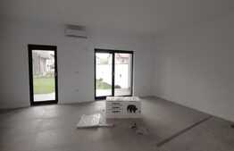 1/2 Duplex de lux la cheie, 81 mp, teren 324 mp în Moșnița Nouă