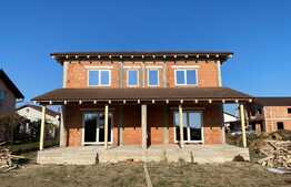 Duplex de vanzare, 372 mp teren, zona de case, Mosnita Noua