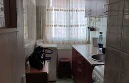 Inchiriez apartament cu 2 camere, baie si bucatarie, decomandat , utiliat/mobilat  zona spitalului Judetean 