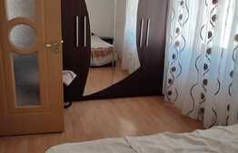 Inchiriez apartament cu 2 camere, baie si bucatarie, decomandat , utiliat/mobilat  zona spitalului Judetean 