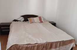 Inchiriez apartament cu 2 camere, baie si bucatarie, decomandat , utiliat/mobilat  zona spitalului Judetean 