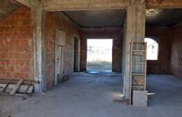 Casă unifamilială cu suprafață utilă de 350 mp și teren de 625 în Moșnița Nouă