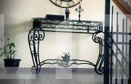 Vilă deosebită cu piscină şi grădină superbă, suprafaţă utilă 210 mp şi teren 908 mp în Braytim