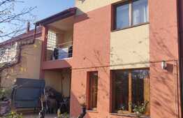 Casă individuală cu anexă suprafață utilă de 293 mp și teren de 466 mp în Bucovina