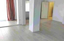 Apartament 3 camere, 113 mp, decomandat, etaj intermediar, zona Centrala