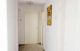 Apartament 3 camere, balcon si boxa, zona Garii