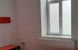 Apartament 3 camere decomandat, 61 mp în zona Sinaia pe malul Begăi