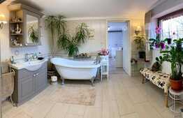 Casă cu suprafaţă utilă 200 mp şi teren de 464 mp în Mehala!