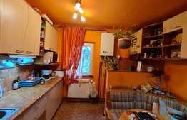 Apartament de vanzare, 3 camere, 82 mp, zona Sagului