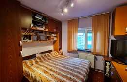 Apartament de vanzare, 3 camere, 82 mp, zona Sagului