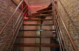 Vila frumoasa cu teren de 620 mp, 280 mp utili, 2 corpuri, zona Dambovita