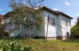 Casă formată din 2 corpuri, 175 mp, în Hațeg