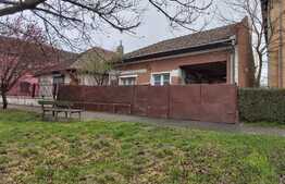 Casă cu suprafaţă utilă de 150 şi teren de 741 pe stradă principală în Mehala