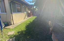 Casă cu suprafaţă utilă 120 mp şi teren de 220 mp în Dumbrăviţa