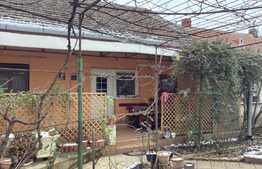 Casa curte comuna cu teren de 400 mp, 60 mp utili in locuinta!