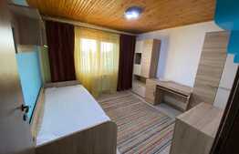 Apartament de 3 camere, cochet, semidecomandat, 90 mp, zona Plopi