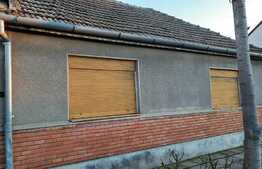 Doua case de vanzare pe un teren mare in Timisoara!