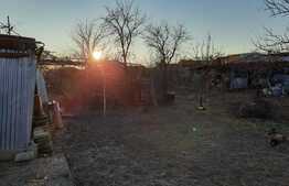 Doua case de vanzare pe un teren mare in Timisoara!