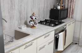 Apartament de 3 camere, decomandat, zona Soarelui