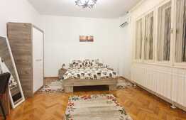 Oportunitate! Apartament de 3 camere in centrul orasului, tavan inalt, investitie sigura