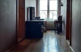 Casa mare, solida, cu teren mult de vanzare in Biled!