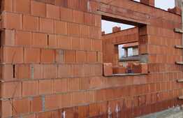 Casa la rosu de 170 mp in Padureni