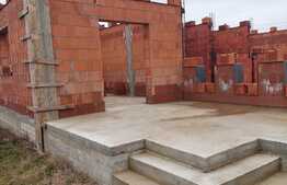 Casa la rosu de 170 mp in Padureni