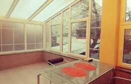 Apartament deosebit in vila, 90 mp, garaj si terasa, zona Centrala