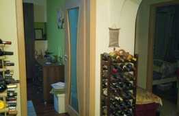 Apartament cu 3 camere, balcon 90 mp, in zona Lipovei