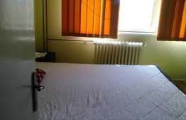 Apartament de 3 camere, balcon, 55 mp, zona Centrala