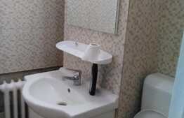 Apartament de 3 camere, balcon, 55 mp, zona Centrala