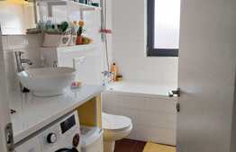 Apartament de 3 camere, balcon, 63 mp, zona Sagului