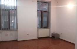 Garsoniera sau spatiu de birou, cladire istorica, zona Piata Unirii